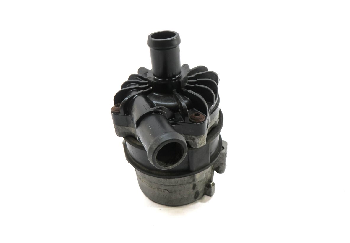 Thumbnail 2: 2013 AUDI S4 (B8 8K) 3.0L CGXC SUPERCHARGED ENGINE AUXILIARY WATER PUMP