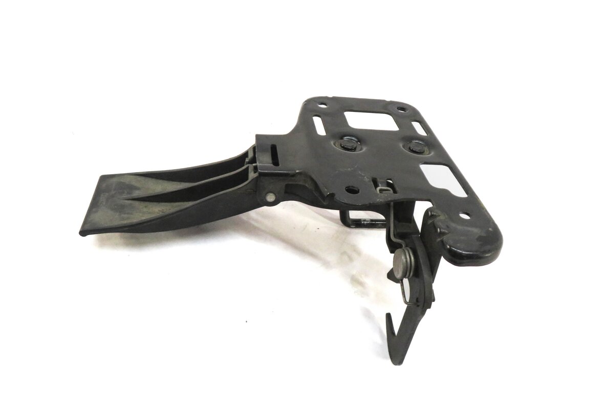 Thumbnail 4: 2013 AUDI S4 (B8 8K) FRONT HOOD SAFETY LATCH CATCH HOOK RELEASE LEVER
