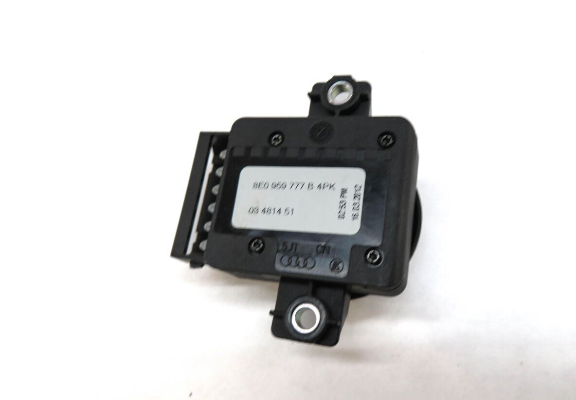 Thumbnail 4: 2013 AUDI S4 (B8 8K) RIGHT FRONT PASSENGER SEAT ADJUST ADJUSTMENT SWITCH