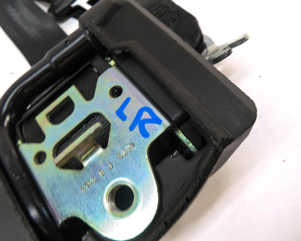 Thumbnail 4: 2013 AUDI S4 (B8 8K) REAR SEAT LEFT SEATBELT RETRACTOR (BLACK)
