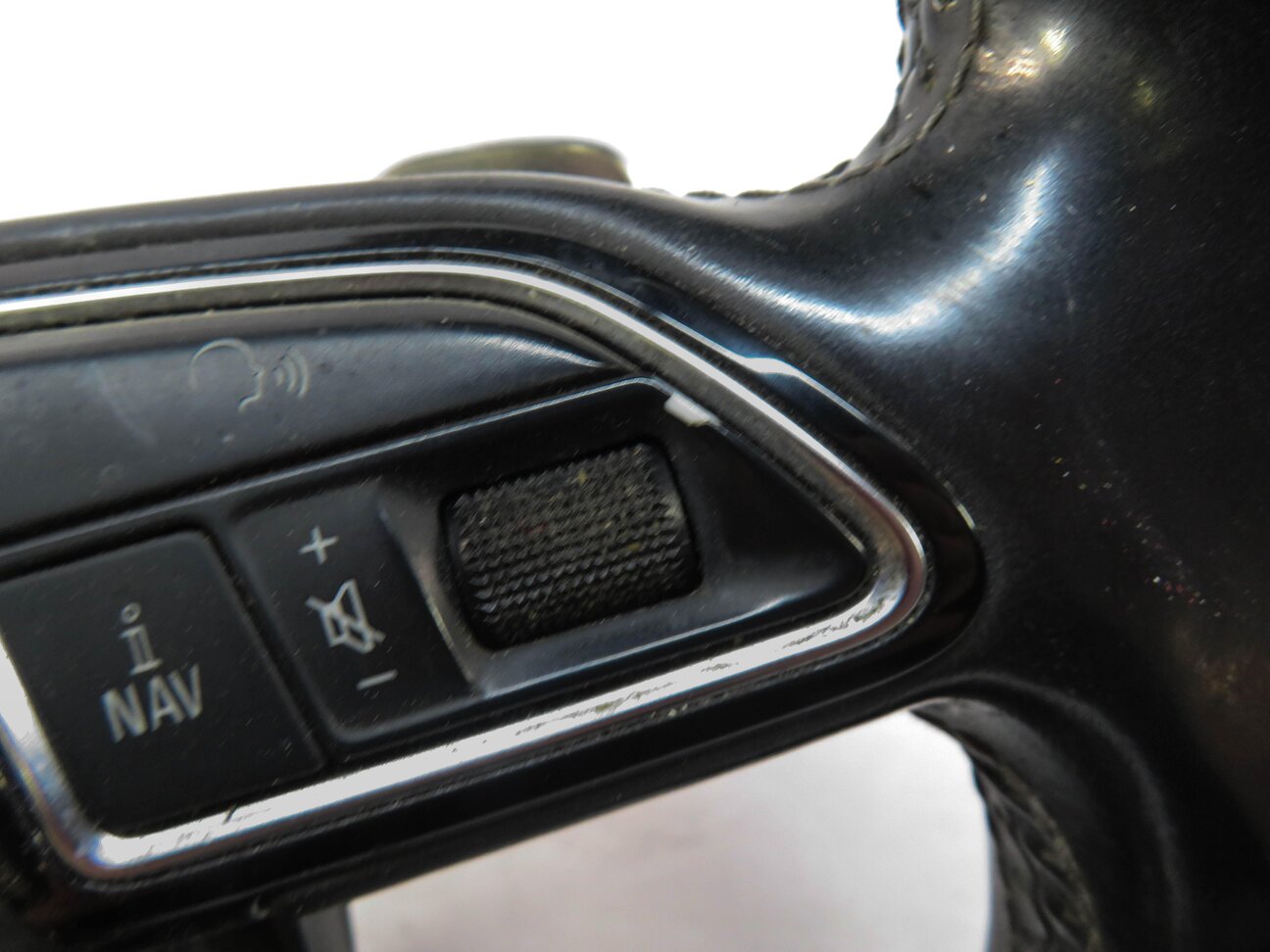 Thumbnail 7: 2013 AUDI S4 (B8 8K) DRIVER 3-SPOKE FLAT BOTTOM SPORT STEERING WHEEL w/ PADDLES