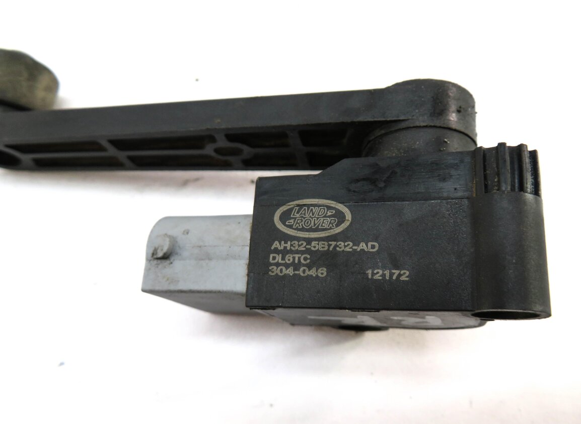 Thumbnail 5: 2013 RANGE ROVER SPORT (L320) RIGHT REAR SUSPENSION HEIGHT LEVEL SENSOR
