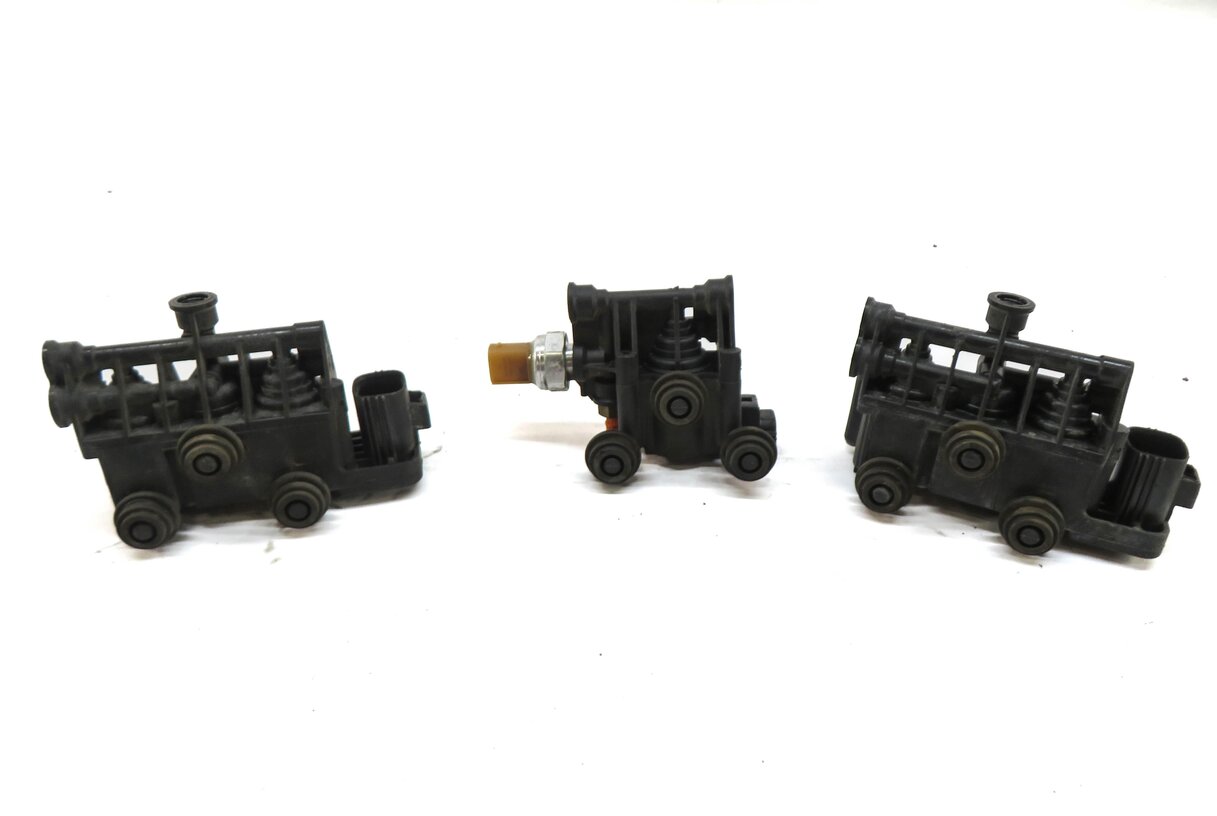 Thumbnail 2: 2013 RANGE ROVER SPORT (L320) FRONT & REAR AIR SUSPENSION VALVE BLOCK SET-3