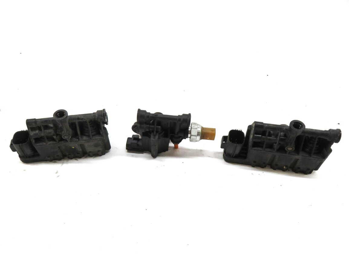 Thumbnail 3: 2013 RANGE ROVER SPORT (L320) FRONT & REAR AIR SUSPENSION VALVE BLOCK SET-3