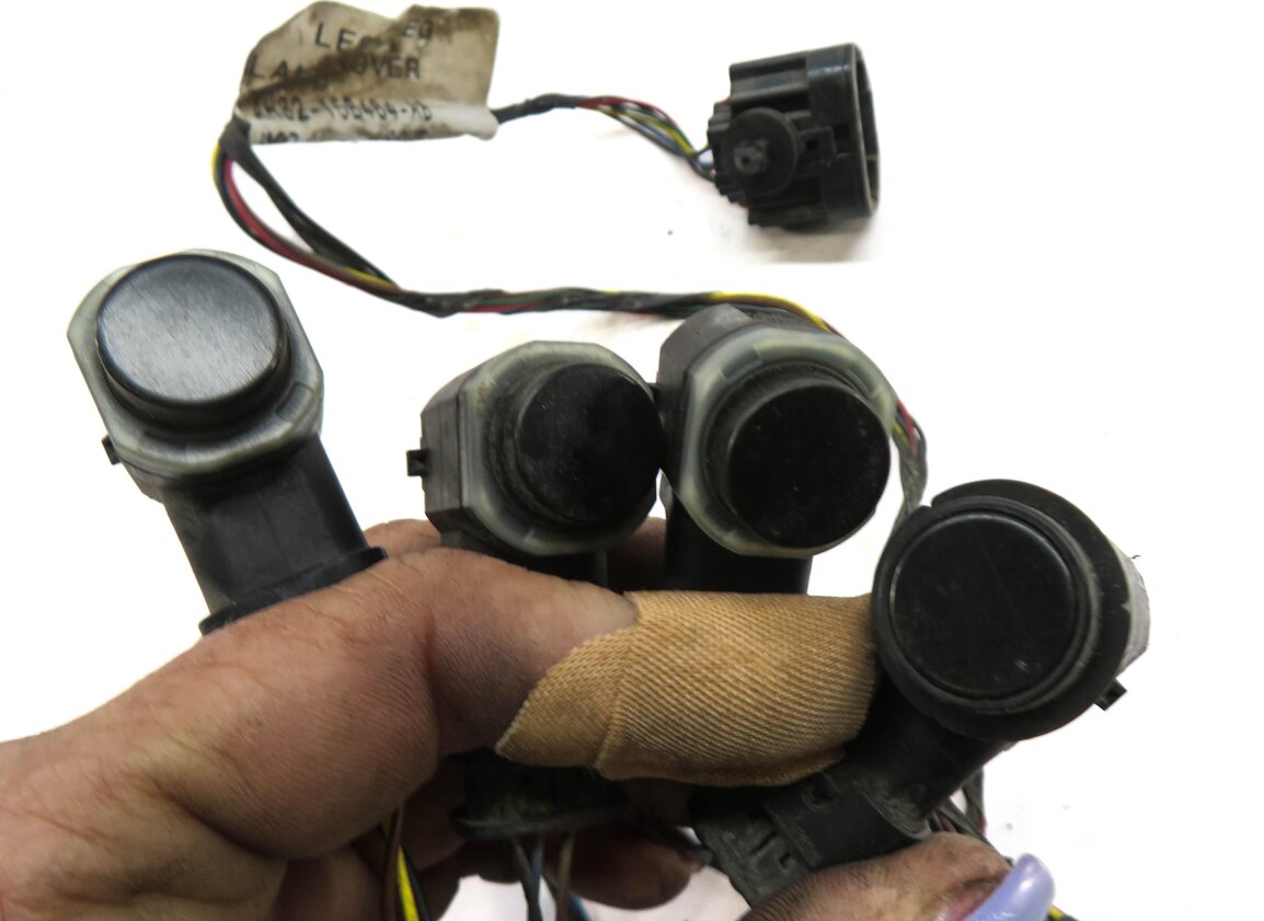 Thumbnail 4: 2013 RANGE ROVER SPORT (L320) REAR PDC PARK SENSOR SET w/ HARNESS (FUJI WHTIE)