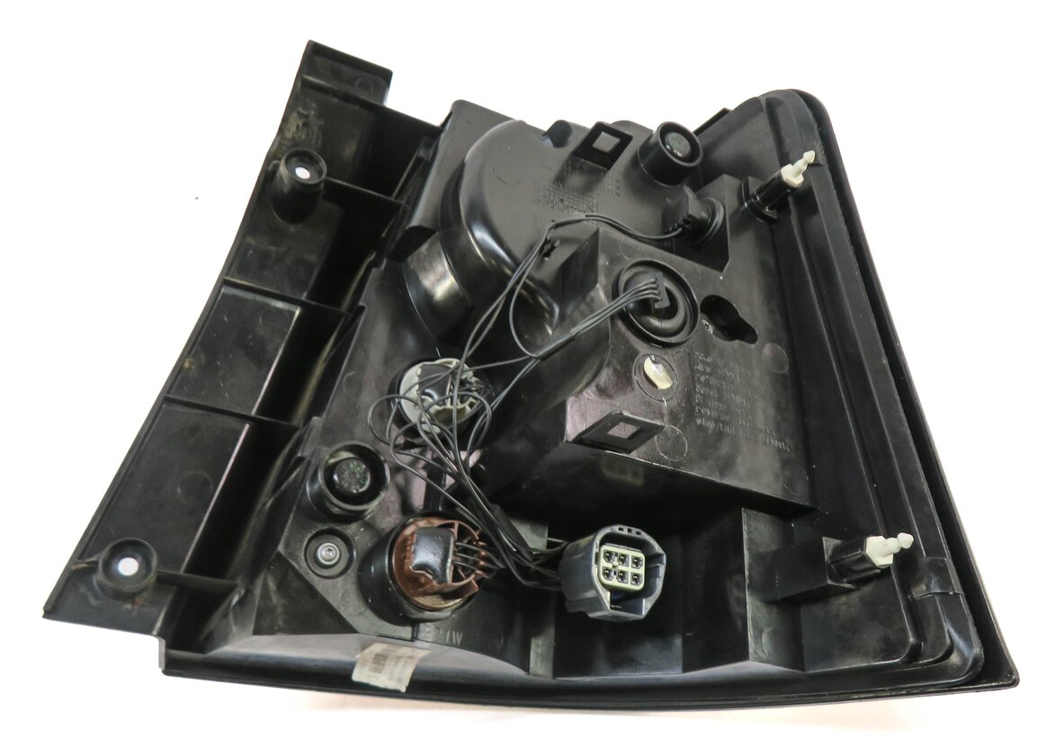 Thumbnail 4: 2012-2013 RANGE ROVER SPORT (L320) LEFT DRIVER REAR TAILLIGHT BRAKE LIGHT LAMP