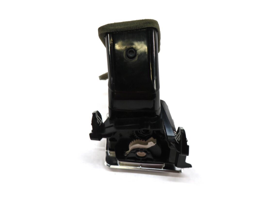 Thumbnail 4: 2010 RANGE ROVER SPORT (L320) FRONT FAR RIGHT PASSENGER DASH OUTER A/C AIR VENT