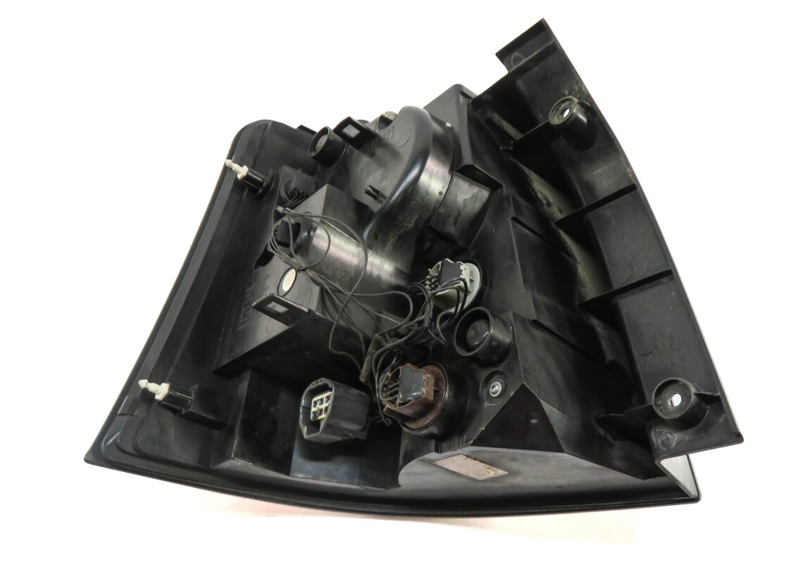 Thumbnail 4: 2010-2011 RANGE ROVER SPORT (L320) RIGHT PASSENGER TAILLIGHT BRAKE LIGHT LAMP