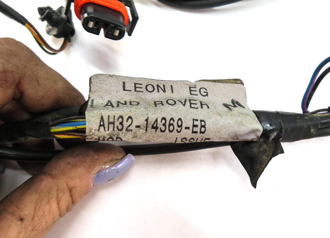 Thumbnail 3: 2010 RANGE ROVER SPORT (L320) FRONT PARK ASSIST PDC SENSOR SET/4 w/ WIRE HARNESS