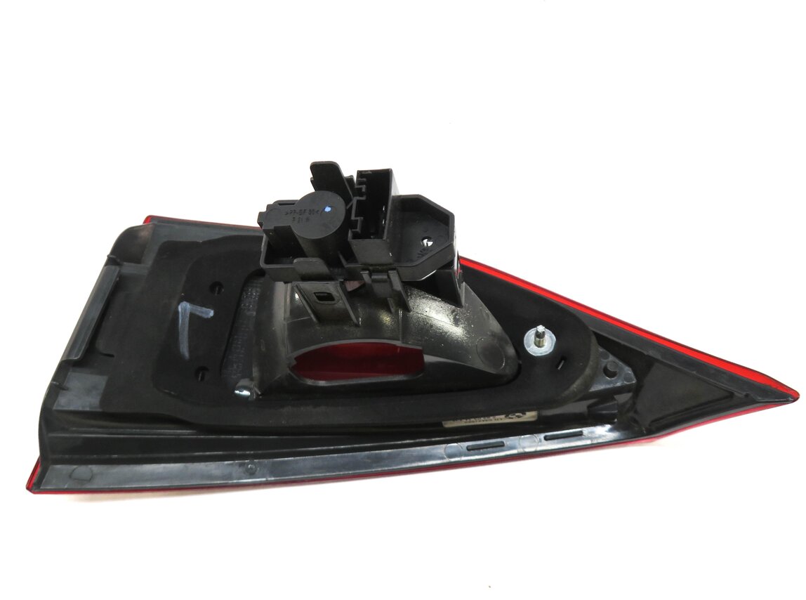 Thumbnail 5: 2012-2015 BMW X1 (E84) LEFT DRIVER REAR TRUNK INNER TAILLIGHT LIGHT LAMP