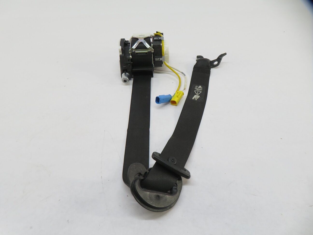 Thumbnail 2: 2012-2015 BMW X1 (E84) RIGHT FRONT PASSENGER SEATBELT BUCKLE RETRACTOR (BLACK)