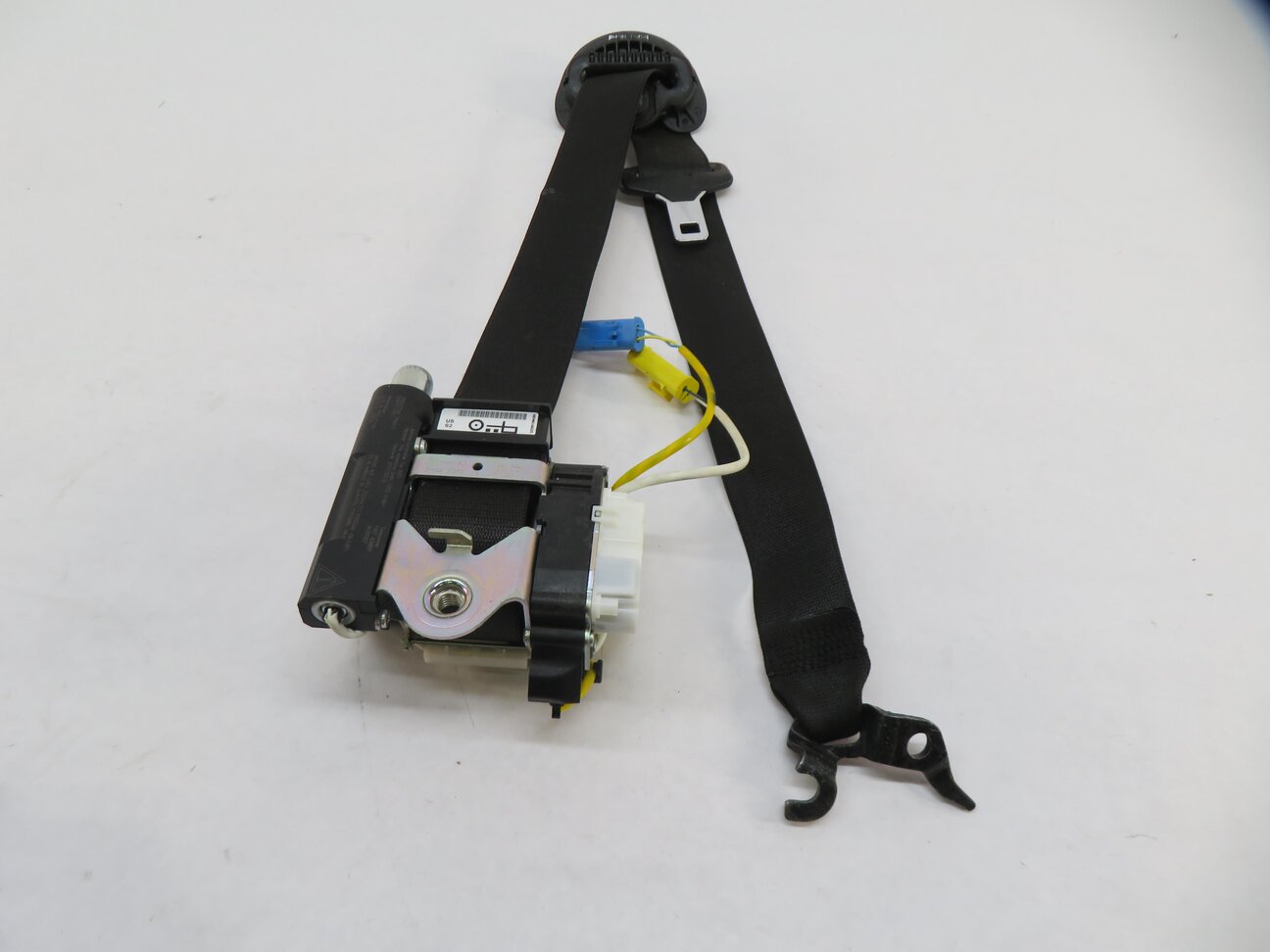 Thumbnail 3: 2012-2015 BMW X1 (E84) RIGHT FRONT PASSENGER SEATBELT BUCKLE RETRACTOR (BLACK)