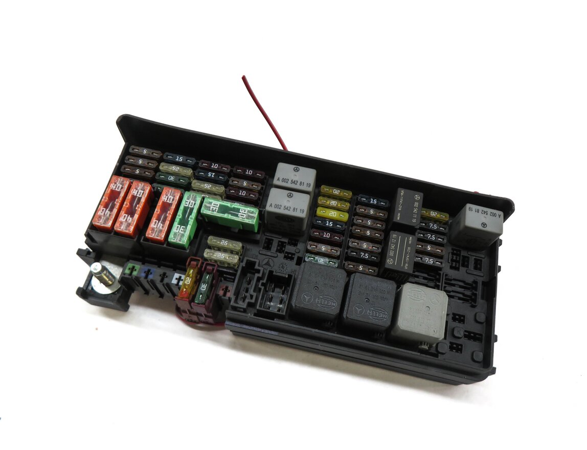 2011 MERCEDES GL350 (X164) REAR POWER JUNCTION RELAY FUSE BOX
