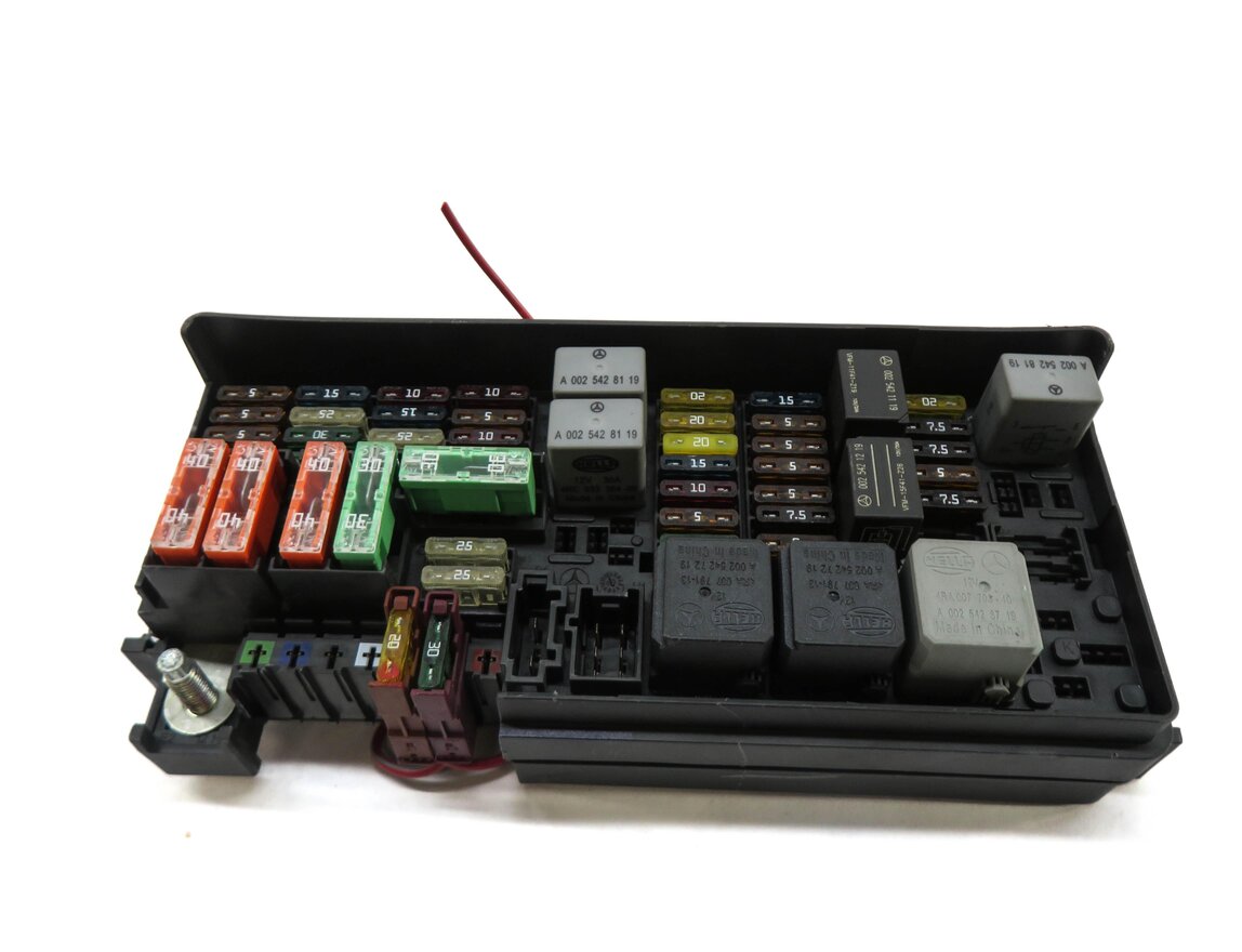 Thumbnail 2: 2011 MERCEDES GL350 (X164) REAR POWER JUNCTION RELAY FUSE BOX