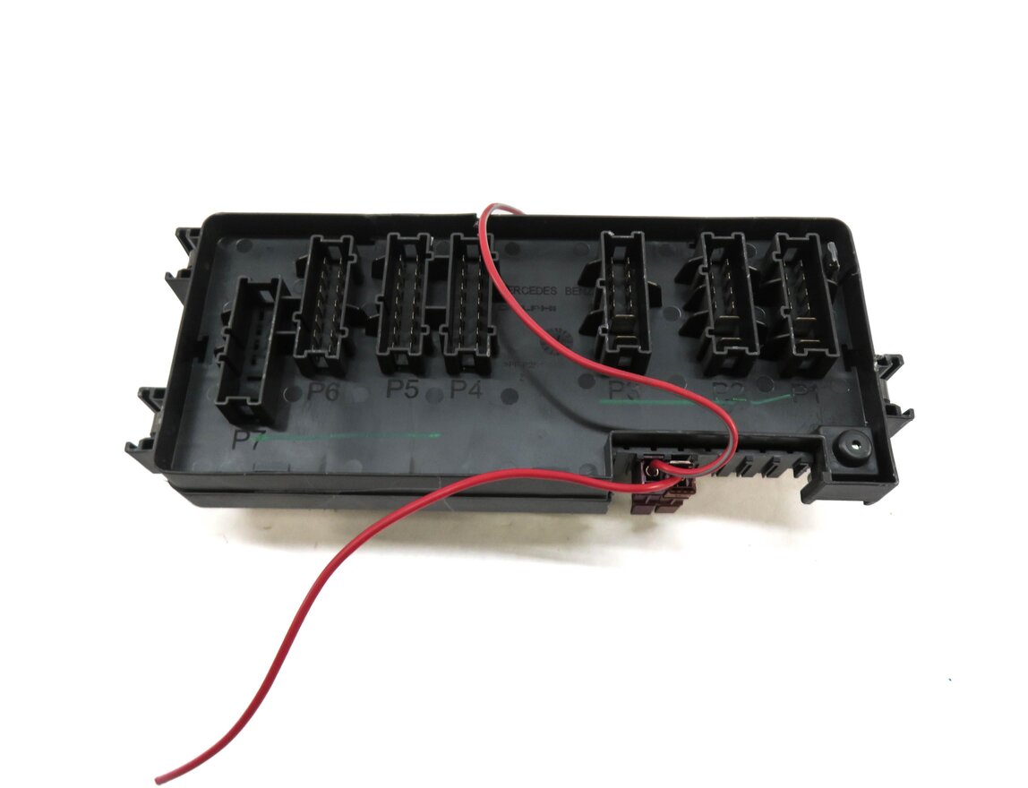 Thumbnail 3: 2011 MERCEDES GL350 (X164) REAR POWER JUNCTION RELAY FUSE BOX
