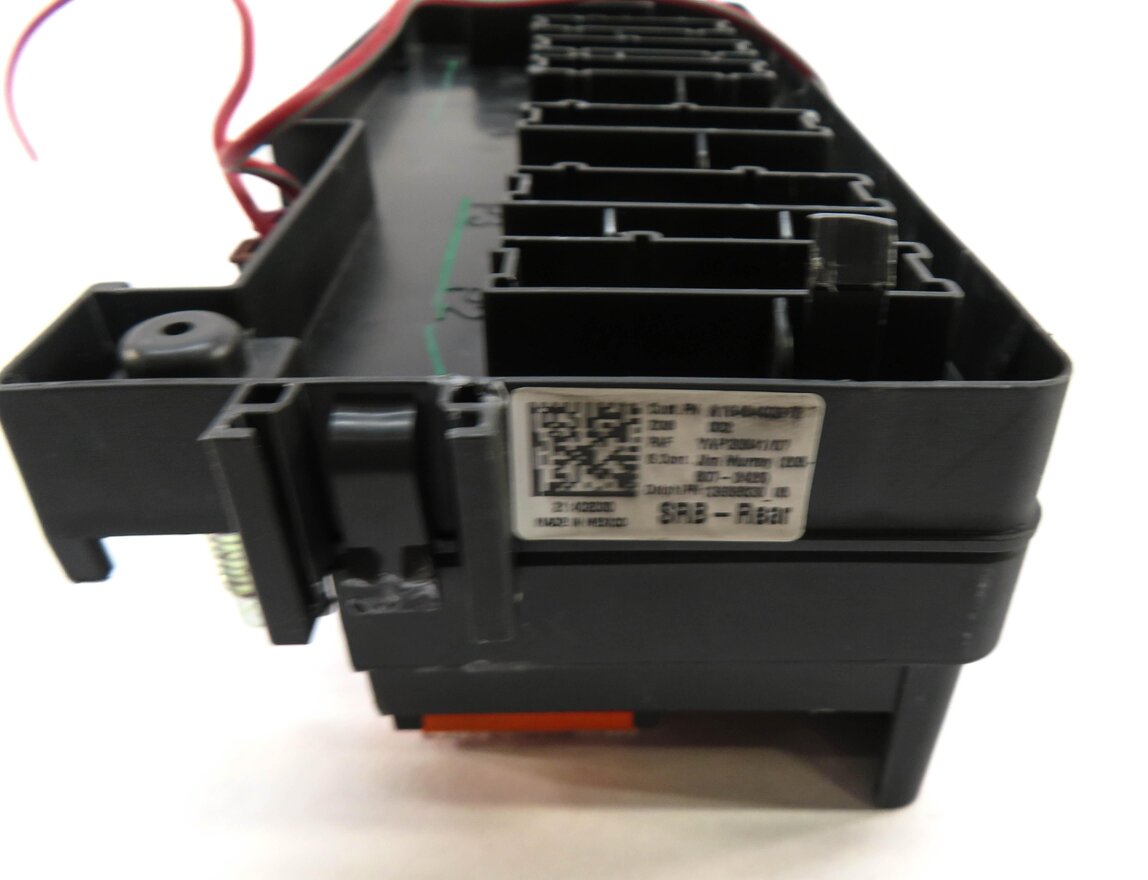 Thumbnail 4: 2011 MERCEDES GL350 (X164) REAR POWER JUNCTION RELAY FUSE BOX
