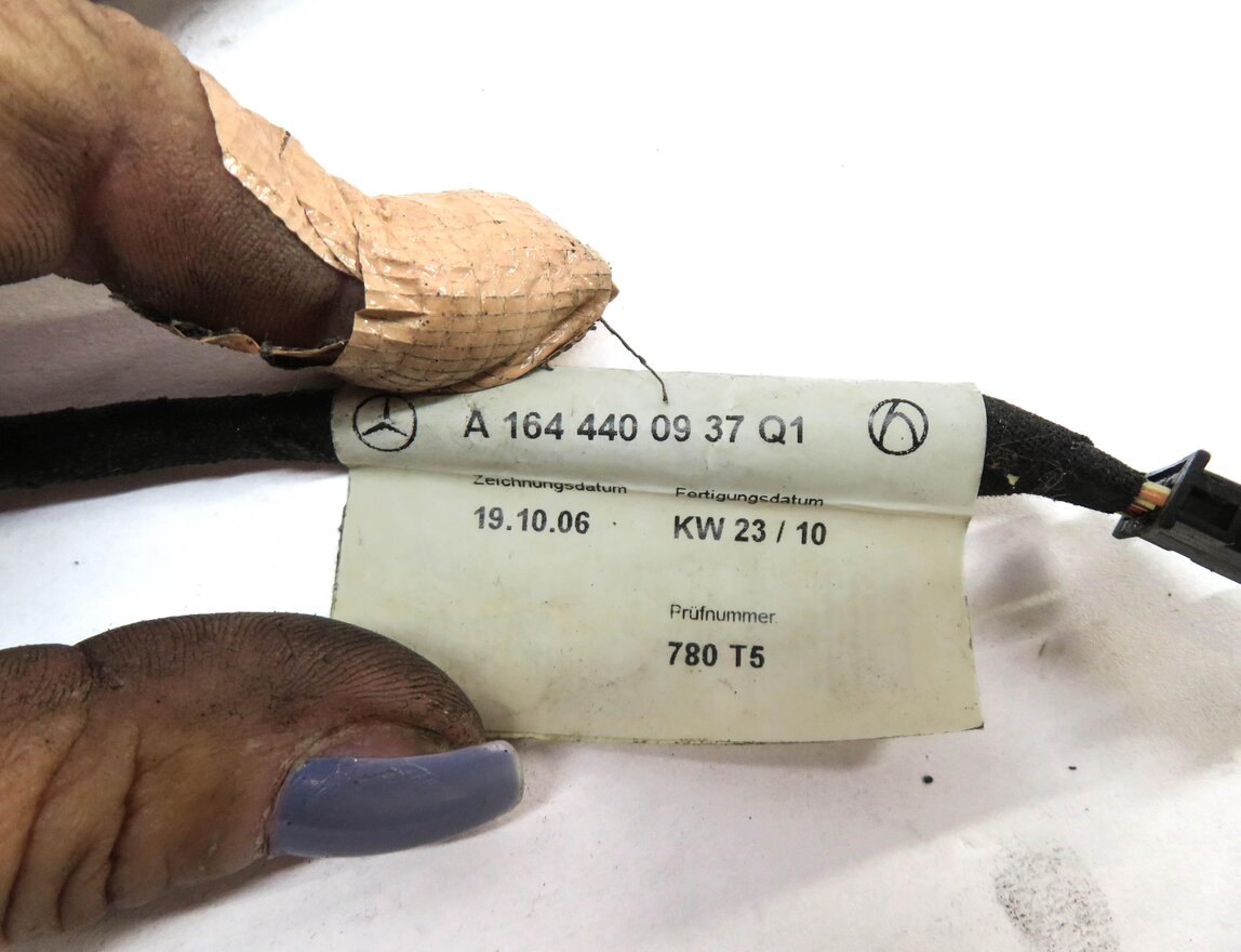 Thumbnail 4: 2011 MERCEDES GL350 (X164) REAR PDC PARK SENSOR SET-3 w/ HARNESS (DIAMOND WHITE)