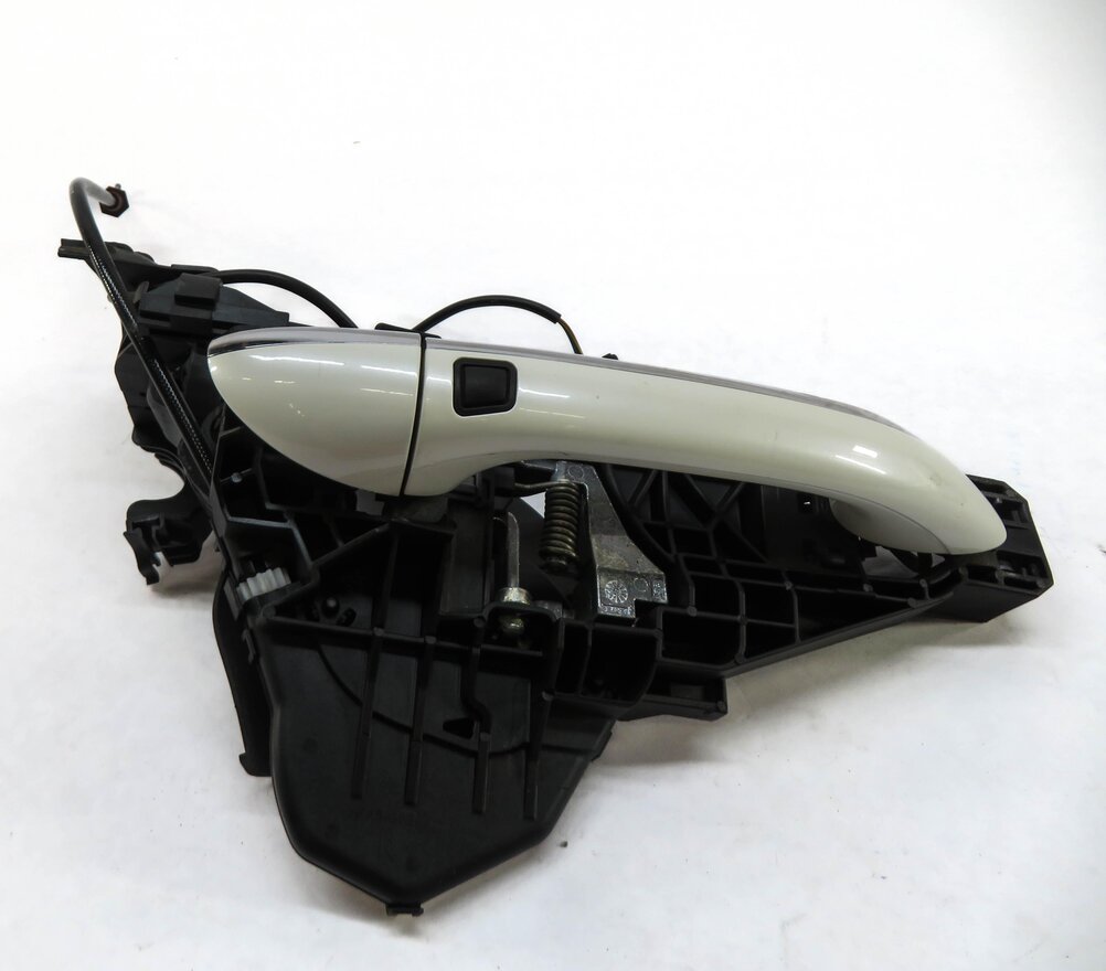 Thumbnail 2: 2011 MERCEDES GL350 (X164) RIGHT FRONT PASSENGER KEYLESS GO DOOR HANDLE (WHITE)