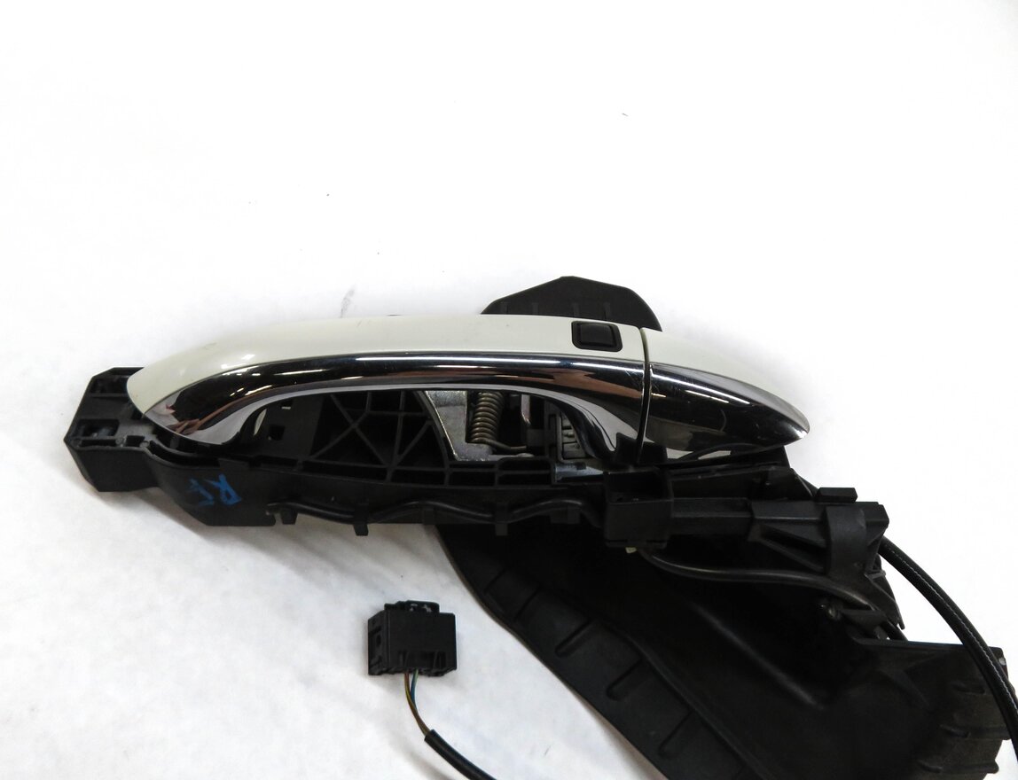 Thumbnail 3: 2011 MERCEDES GL350 (X164) RIGHT FRONT PASSENGER KEYLESS GO DOOR HANDLE (WHITE)