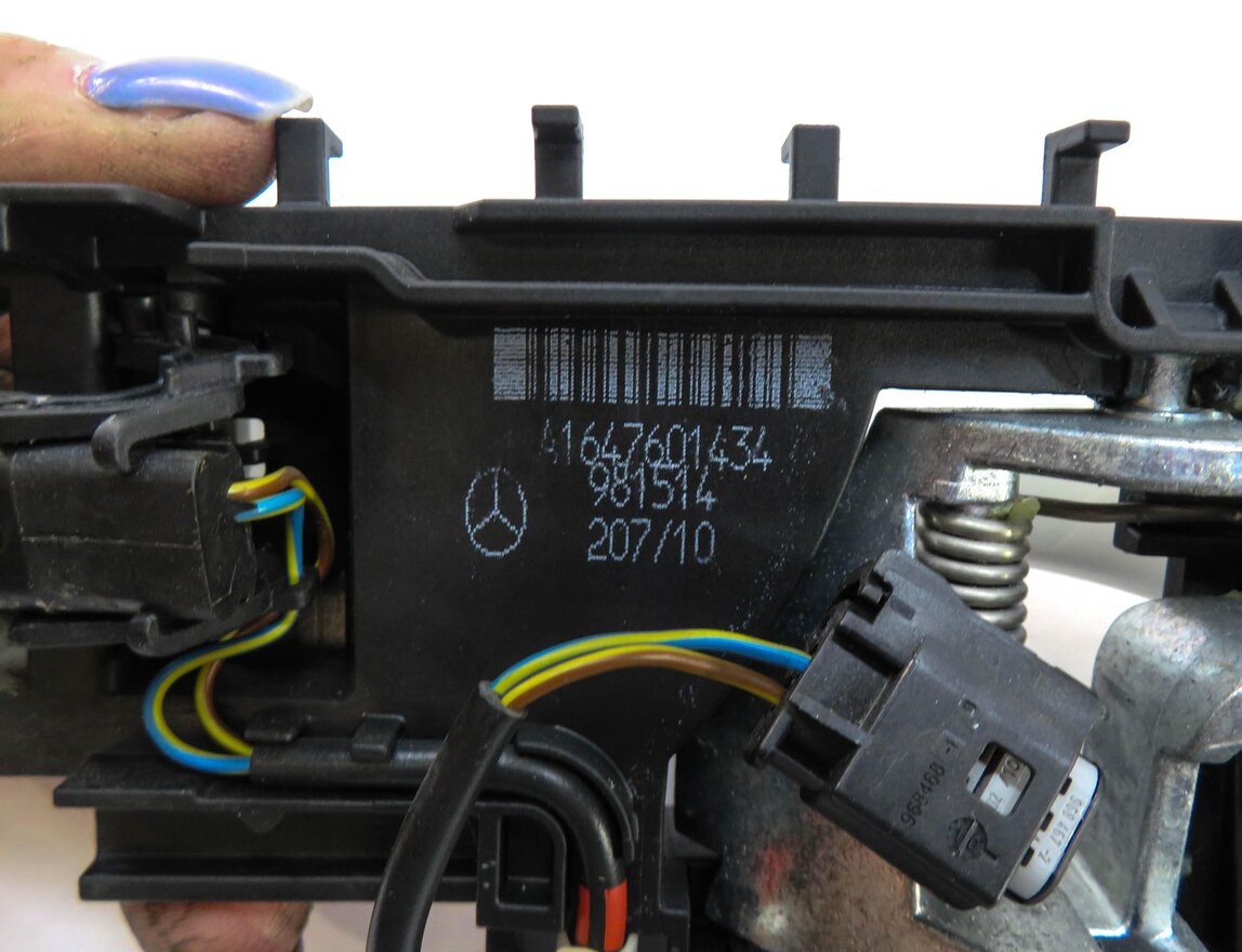 Thumbnail 5: 2011 MERCEDES GL350 (X164) RIGHT REAR DOOR KEYLESS GO DOOR HANDLE (WHITE 799U)
