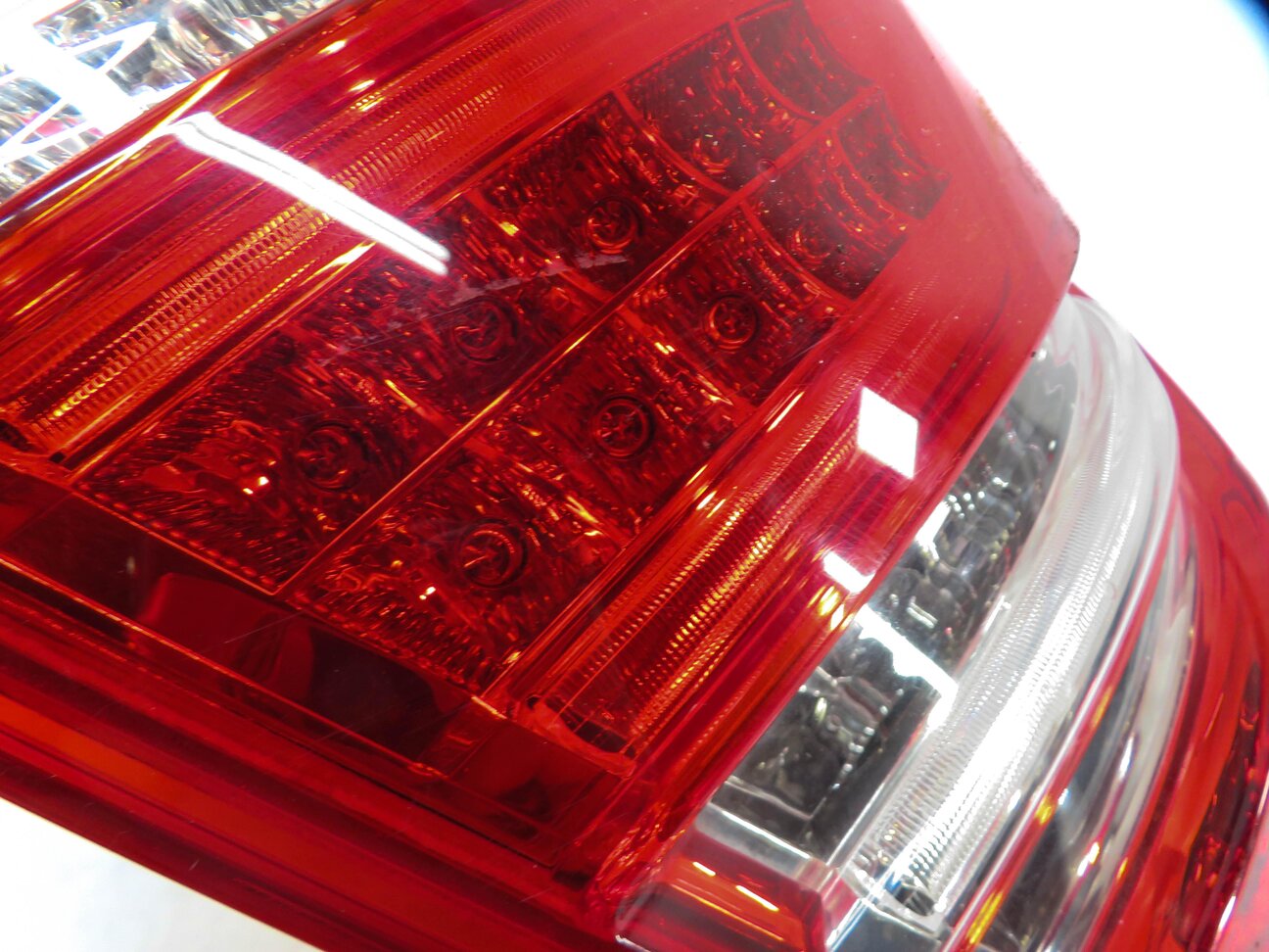 Thumbnail 7: 2010-2012 MB GL350 GL450 GL550 (X164) LEFT DRIVER TAILLIGHT BRAKE LIGHT LAMP