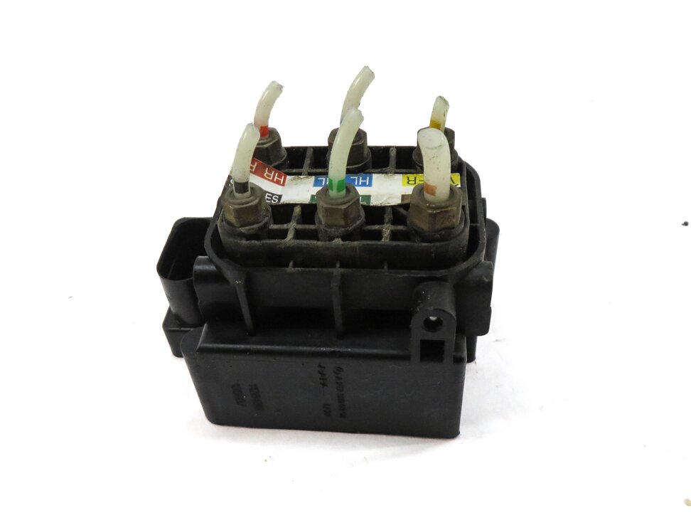 Thumbnail 3: 2011 MERCEDES GL350 (X164) AIR SUSPENSION VALVE BLOCK