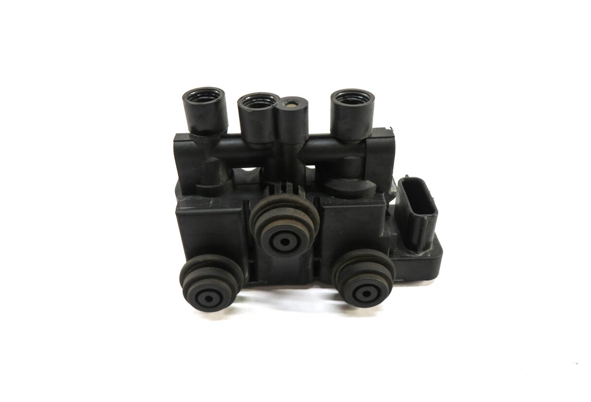 Thumbnail 2: 2014 RANGE ROVER (L405) REAR AIR SUSPENSION VALVE BLOCK