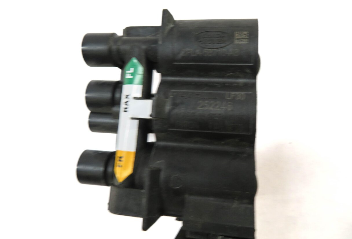 Thumbnail 5: 2014 RANGE ROVER (L405) REAR AIR SUSPENSION VALVE BLOCK