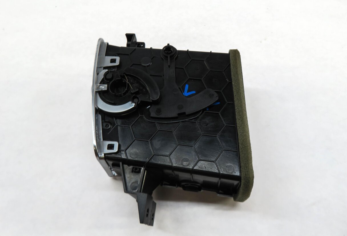 Thumbnail 4: 2014 RANGE ROVER (L405) LEFT FRONT DRIVER OUTER DASH HEATER A/C AIR VENT
