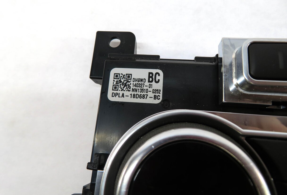 Thumbnail 5: 2014-2015 RANGE ROVER (L405) REAR HEATER A/C TEMPERATURE CLIMATE CONTROL PANEL