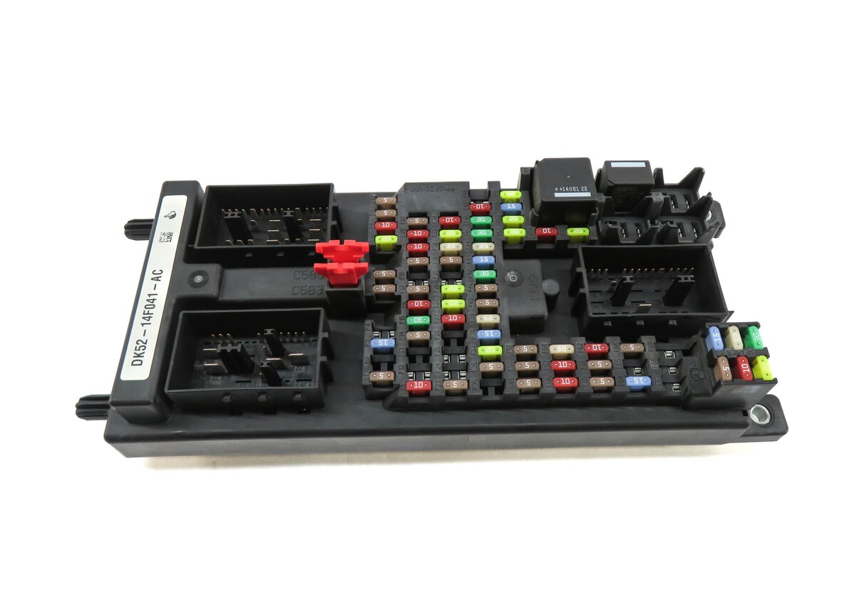 Thumbnail 2: 2014 RANGE ROVER (L405) RIGHT PASSENGER DASH POWER JUNCTION RELAY FUSE BOX