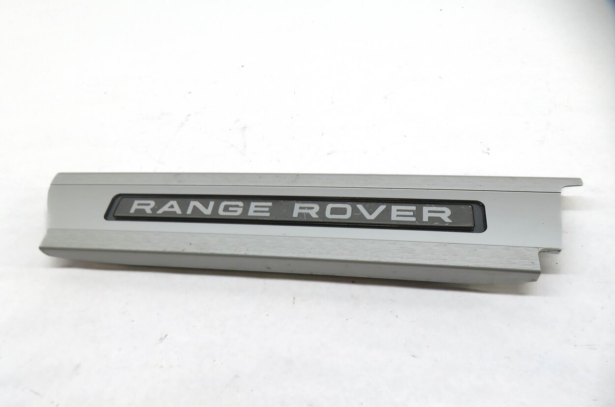 Thumbnail 2: 2014 RANGE ROVER (L405) LEFT REAR DOOR LIGHTED DOOR SILL SCUFF PANEL TRIM