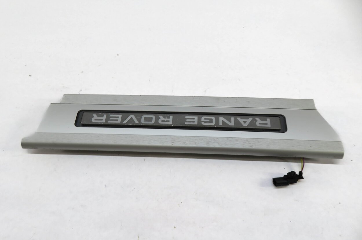 Thumbnail 3: 2014 RANGE ROVER (L405) LEFT REAR DOOR LIGHTED DOOR SILL SCUFF PANEL TRIM