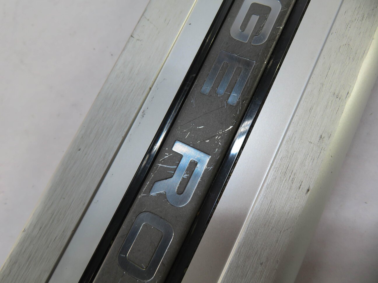 Thumbnail 6: 2014 RANGE ROVER (L405) LEFT REAR DOOR LIGHTED DOOR SILL SCUFF PANEL TRIM