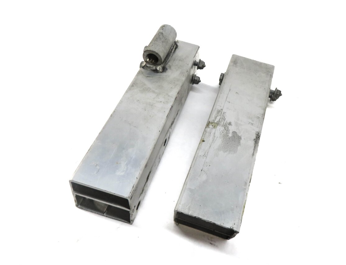 Thumbnail 1: 2009-2017 AUDI Q5 SQ5 (B8 8R) REAR LEFT & RIGHT BUMPER REINFORCEMENT BRACKET SET