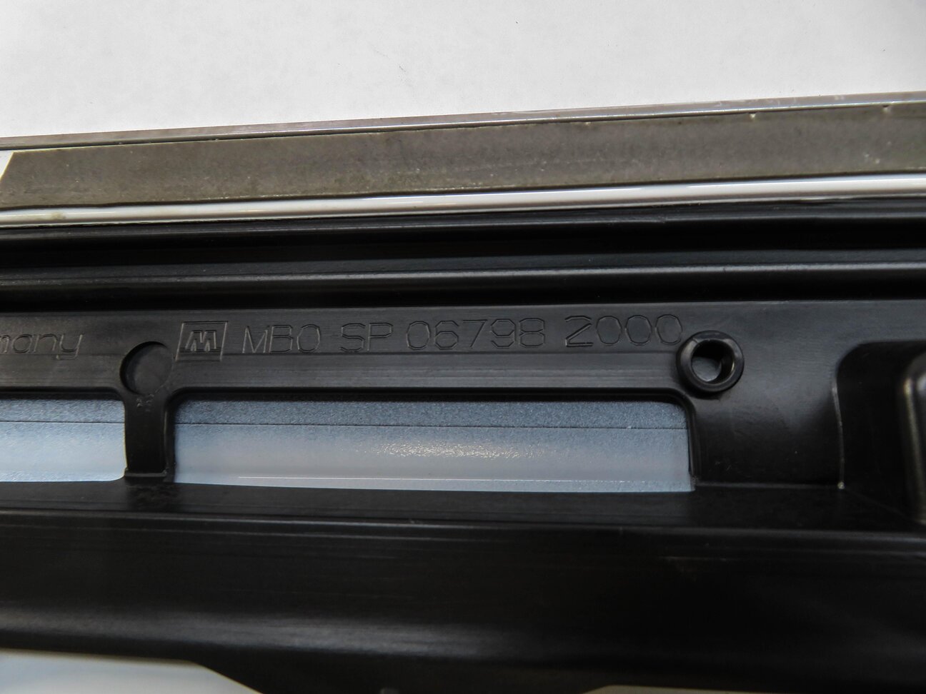 Thumbnail 7: 2013 AUDI Q5 (B8 8R) LEFT FRONT DRIVER DOOR MOULDING RUNNER TRIM PANEL (WHITE)