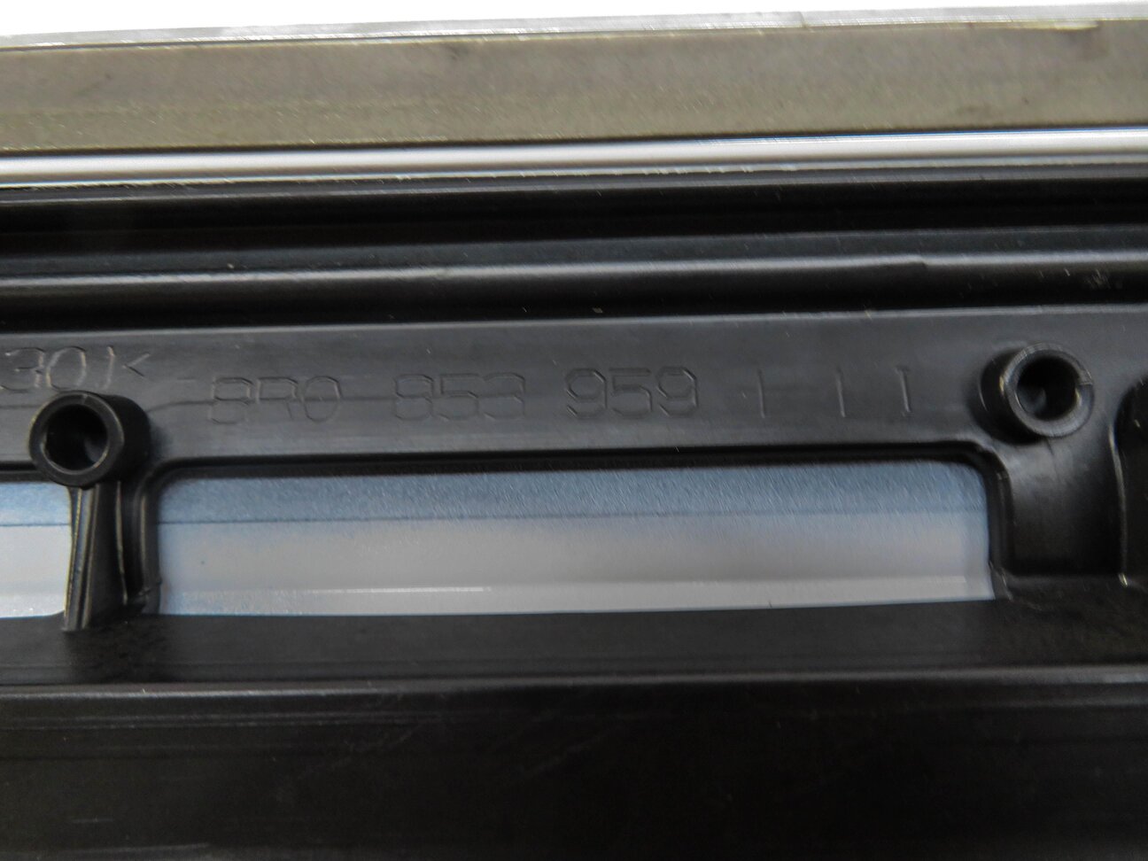 Thumbnail 8: 2013 AUDI Q5 (B8 8R) LEFT FRONT DRIVER DOOR MOULDING RUNNER TRIM PANEL (WHITE)