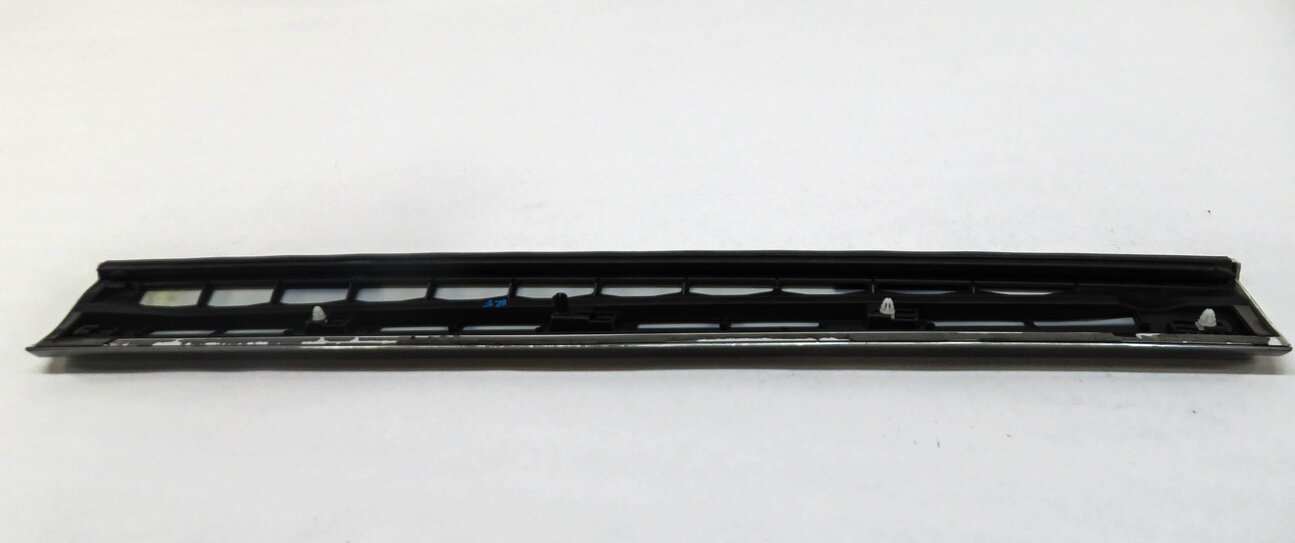 Thumbnail 5: 2013 AUDI Q5 (B8 8R) RIGHT FRONT PASSENGER DOOR MOULDING RUNNER TRIM (WHITE)