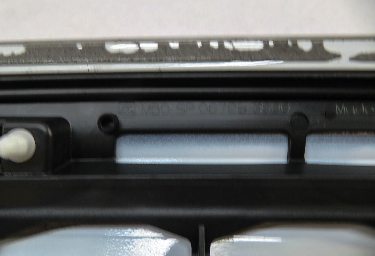 Thumbnail 8: 2013 AUDI Q5 (B8 8R) RIGHT FRONT PASSENGER DOOR MOULDING RUNNER TRIM (WHITE)