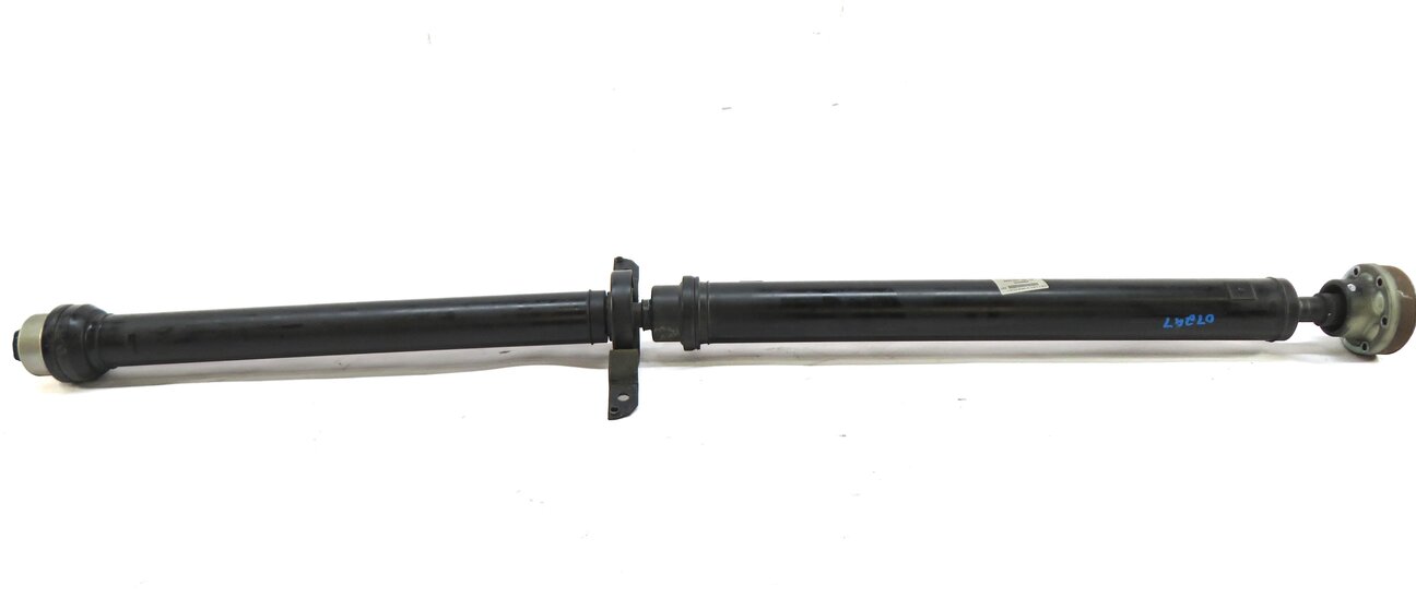 Thumbnail 1: 2013-2017 AUDI Q5 SQ5 (B8 8R) A/T - REAR DRIVESHAFT DRIVELINE DRIVE LINE SHAFT