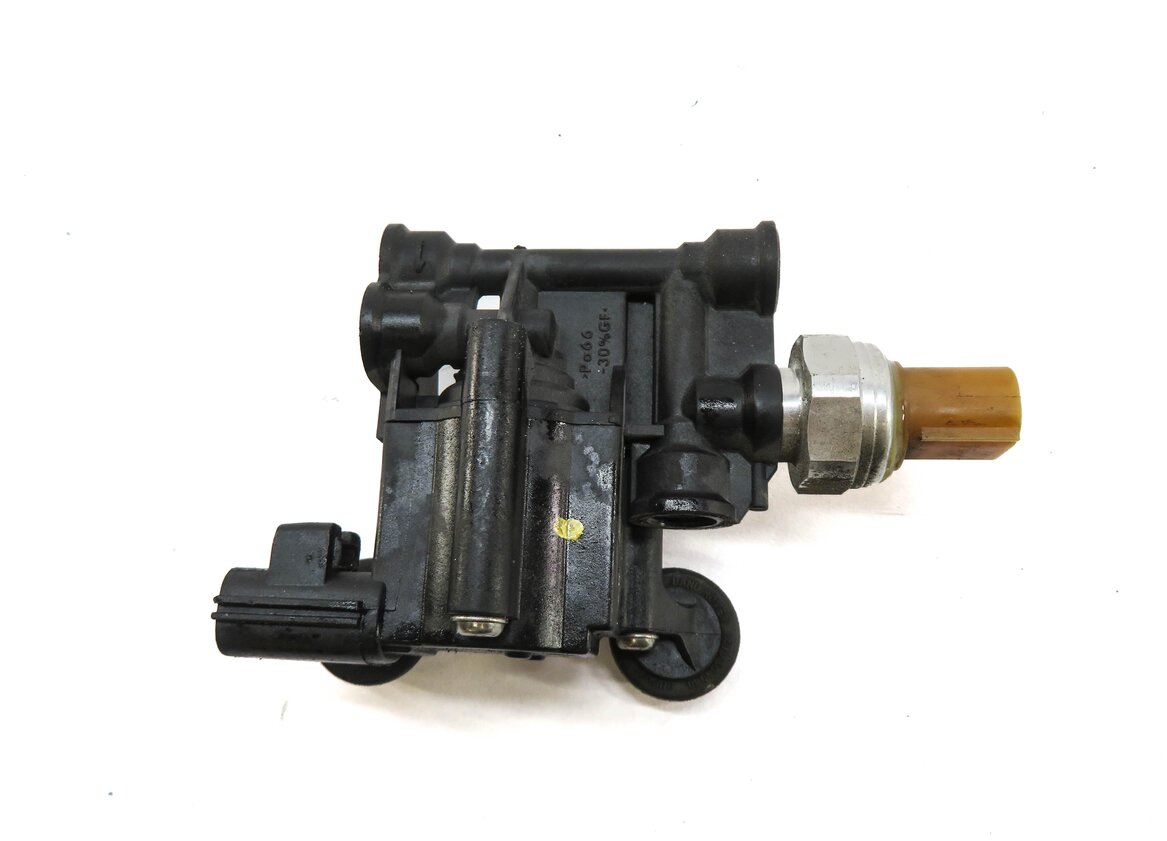 Thumbnail 3: 2008 RANGE ROVER SPORT (L320) AIR SUSPENSION TRANSFER RELIEF VALVE RVH000046