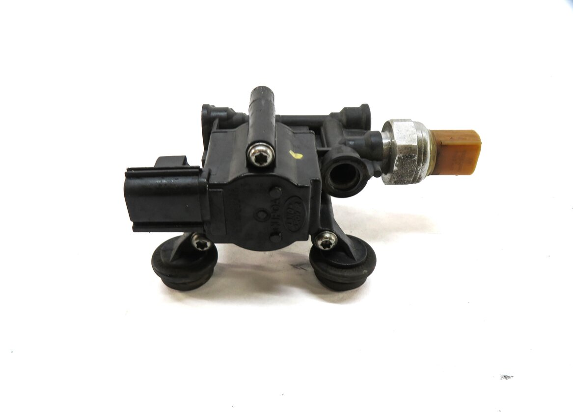 Thumbnail 4: 2008 RANGE ROVER SPORT (L320) AIR SUSPENSION TRANSFER RELIEF VALVE RVH000046