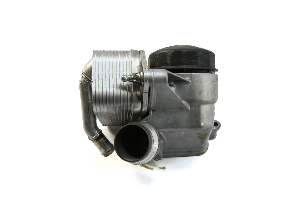 Thumbnail 3: 2006 BMW Z4 (E85) 3.0L N52 ENGINE OIL FILTER HOUSING