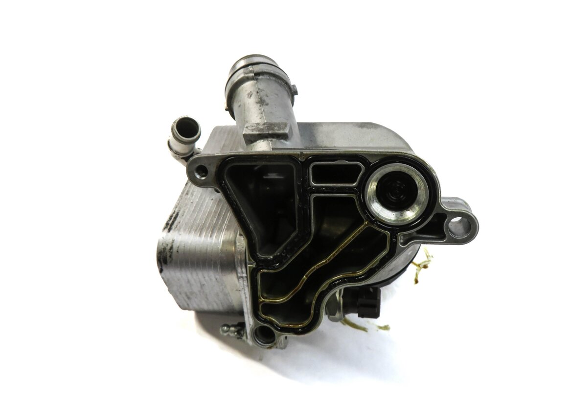 Thumbnail 4: 2006 BMW Z4 (E85) 3.0L N52 ENGINE OIL FILTER HOUSING