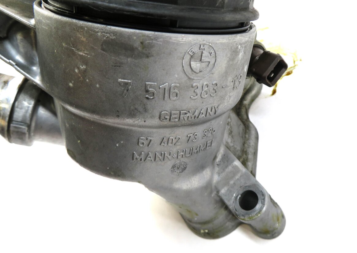 Thumbnail 6: 2006 BMW Z4 (E85) 3.0L N52 ENGINE OIL FILTER HOUSING