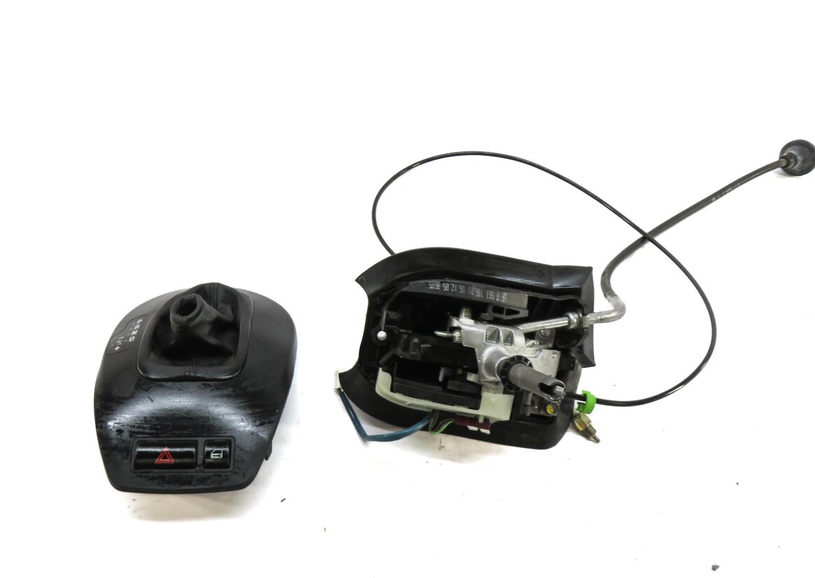 Thumbnail 2: 2006 BMW Z4 (E85) TRANSMISSION GEAR SHIFTER SHIFT BOX w/ INDICATOR TRIM