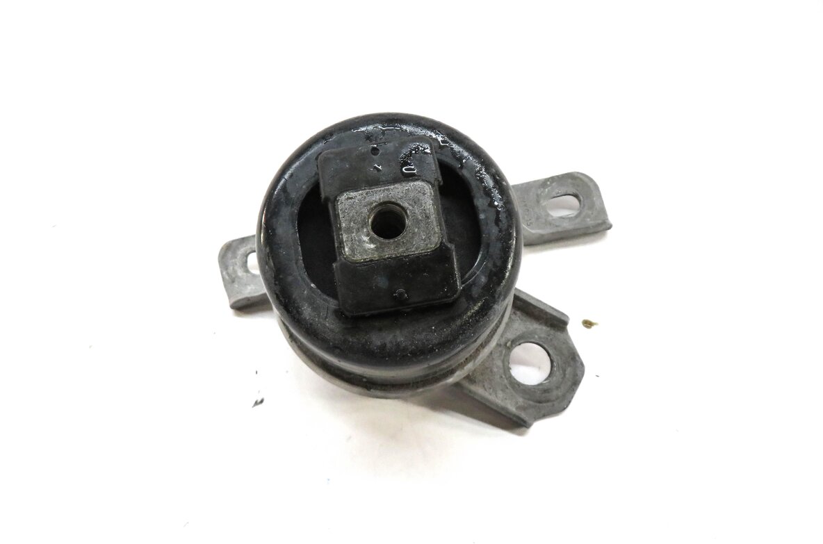 Thumbnail 3: 2015 RANGE ROVER EVOQUE (L538) 2.0L TURBO ENGINE RIGHT MOTOR MOUNT BRACKET