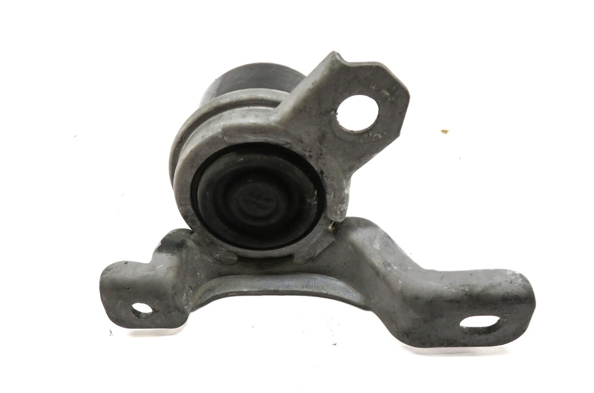 Thumbnail 4: 2015 RANGE ROVER EVOQUE (L538) 2.0L TURBO ENGINE RIGHT MOTOR MOUNT BRACKET