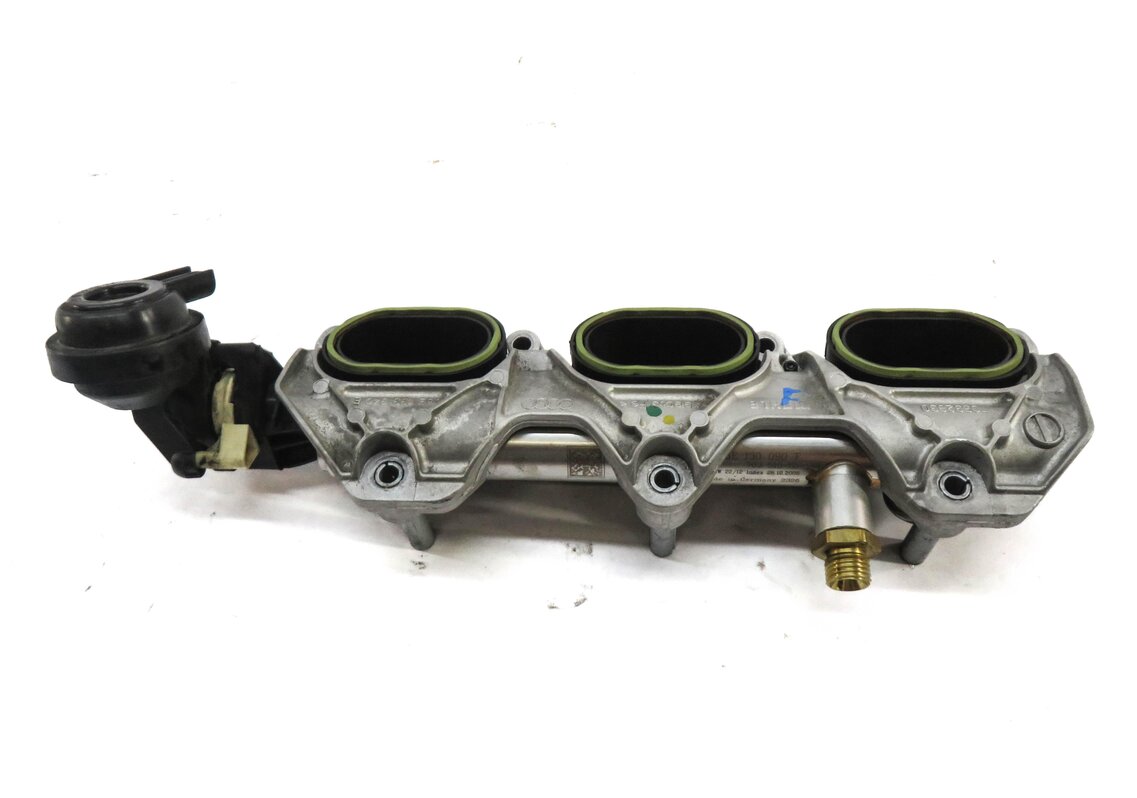 Thumbnail 3: 2013 AUDI S4 (B8 8K) 3.0L CGXC ENGINE RIGHT LOWER INTAKE MANIFOLD DIFFUSER RAIL
