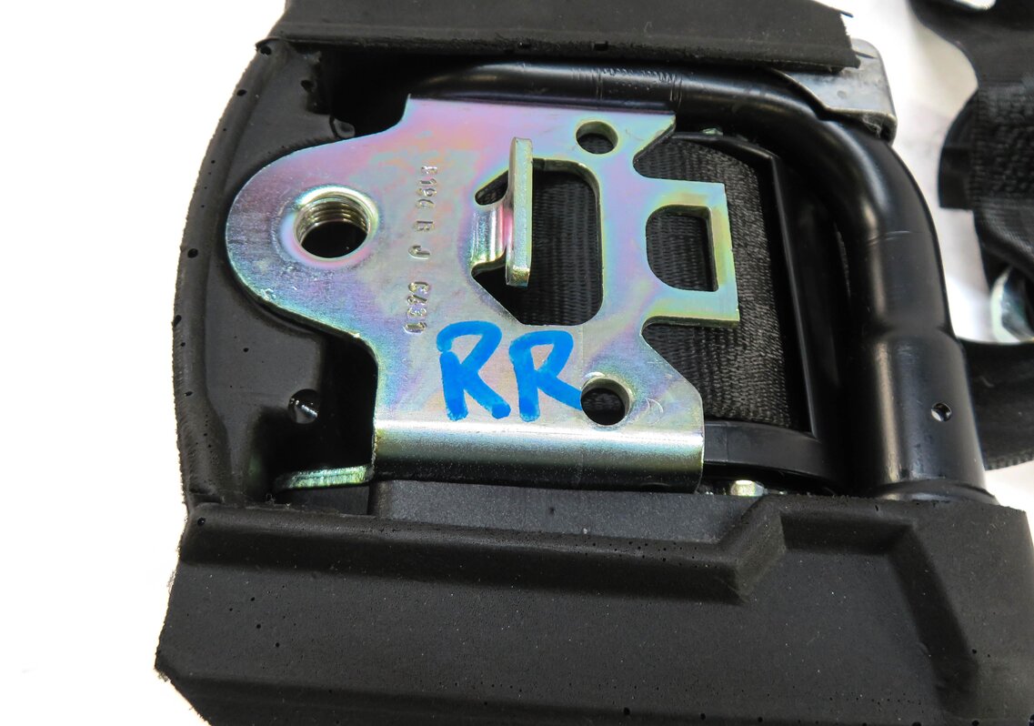 Thumbnail 4: 2013 AUDI S4 (B8 8K) REAR SEAT RIGHT SEATBELT RETRACTOR (BLACK)